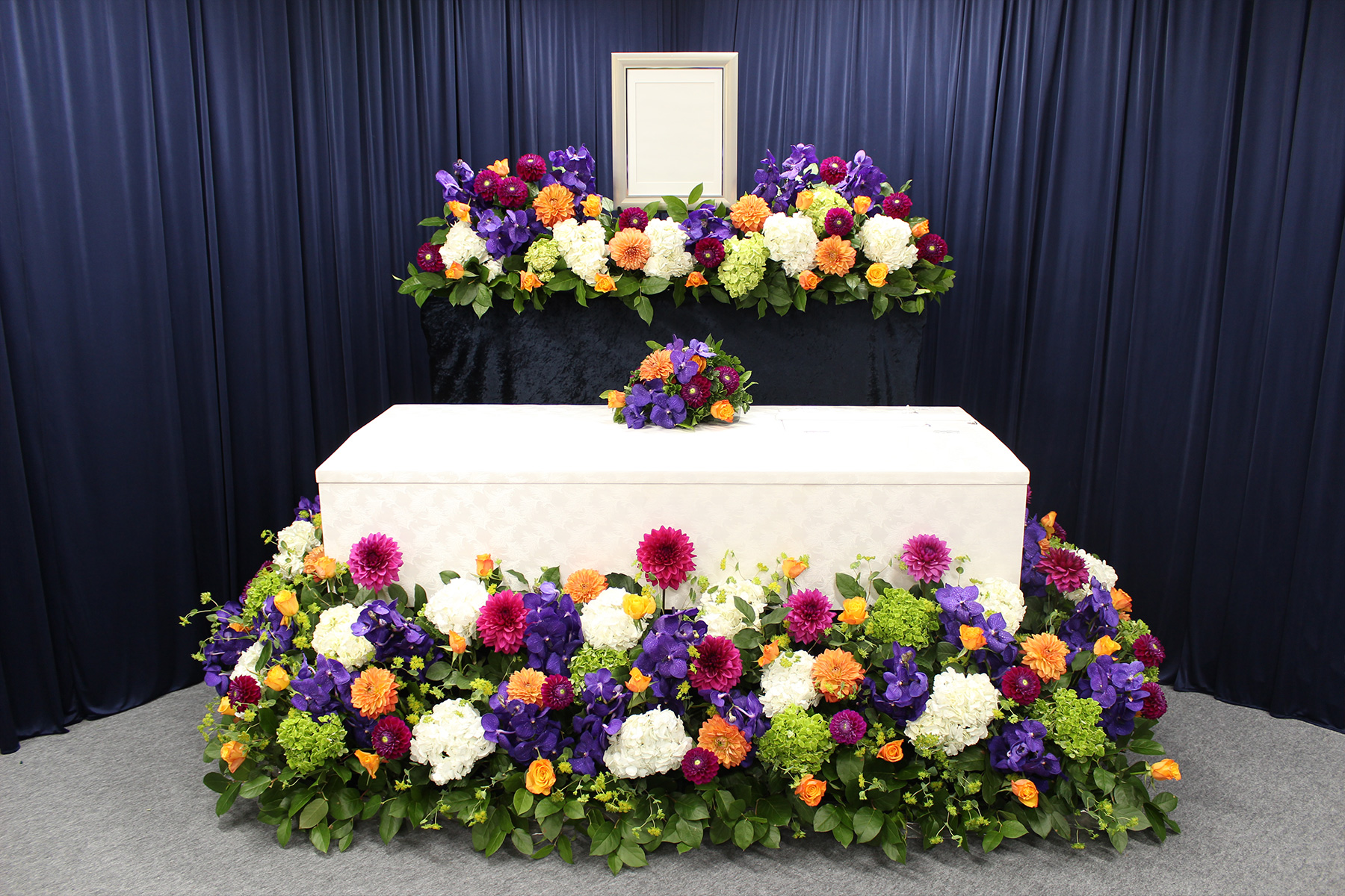 デザイナーズ生花祭壇専門店 FUNERAL FLOWER TOKYO
